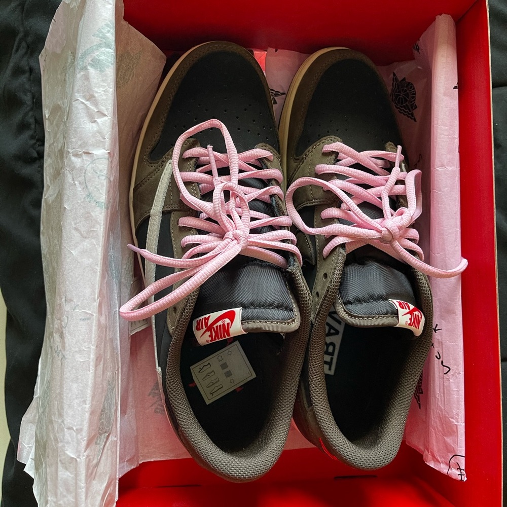 Jordan 1 Travis Scotts